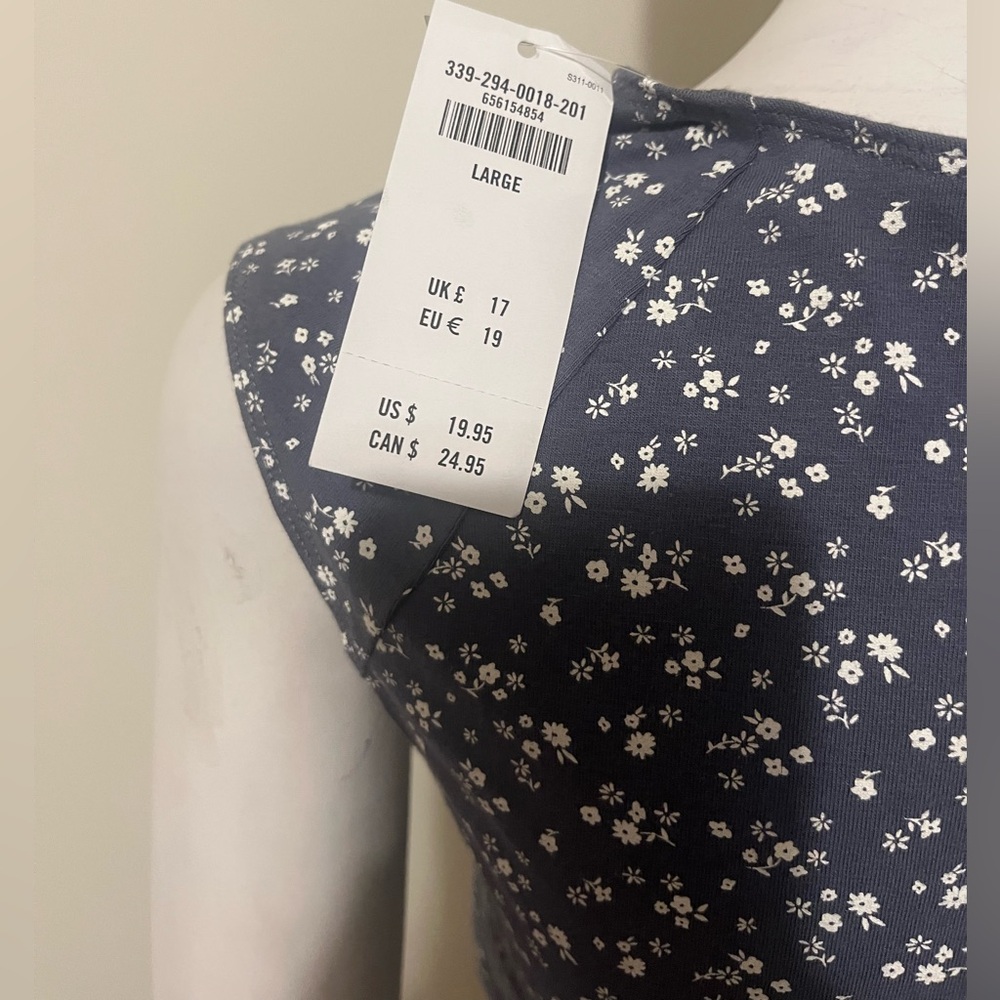 Hollister Navy Floral Crop Top - Picture 6 of 11